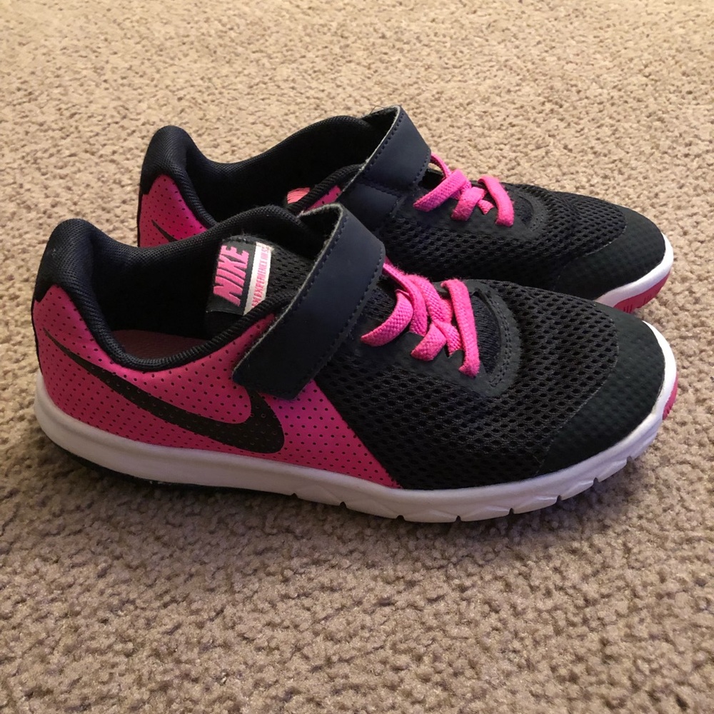 Used Nike girls size 1